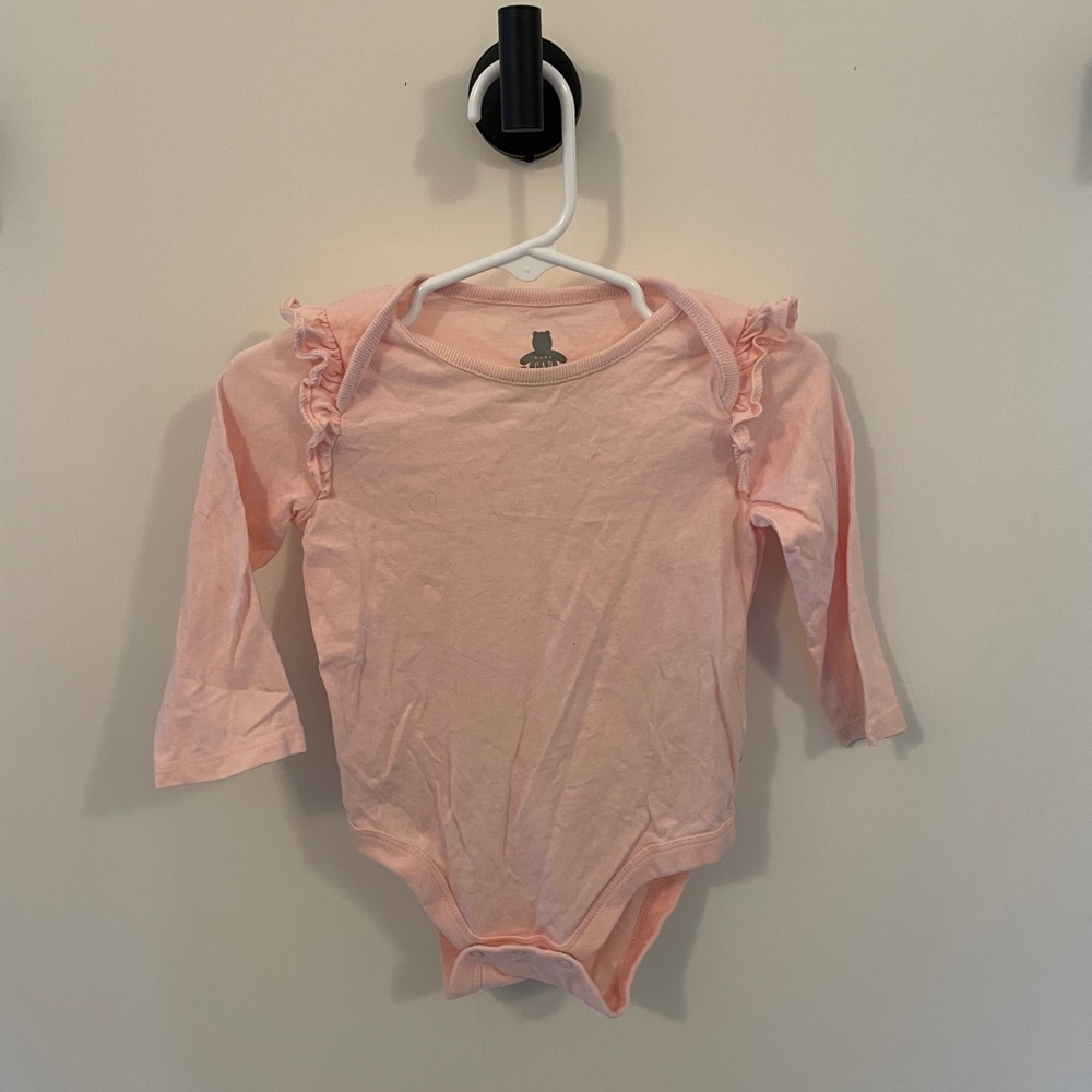 Gap long sleeve onesie with ruffle shoulders 6-12 months